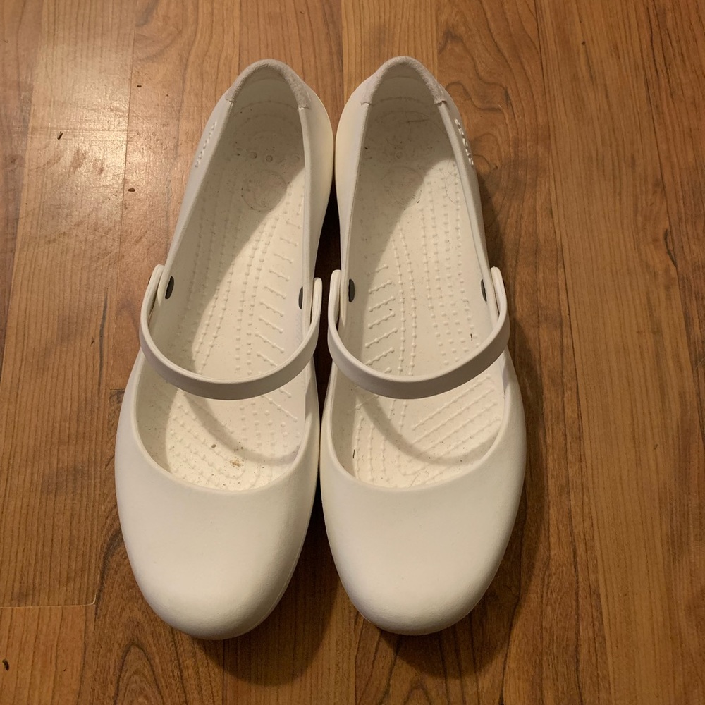 Women’s white Crocs size 11w